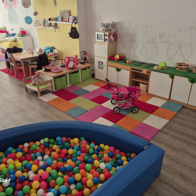 Hinterer Spielbereich mit Bällebad